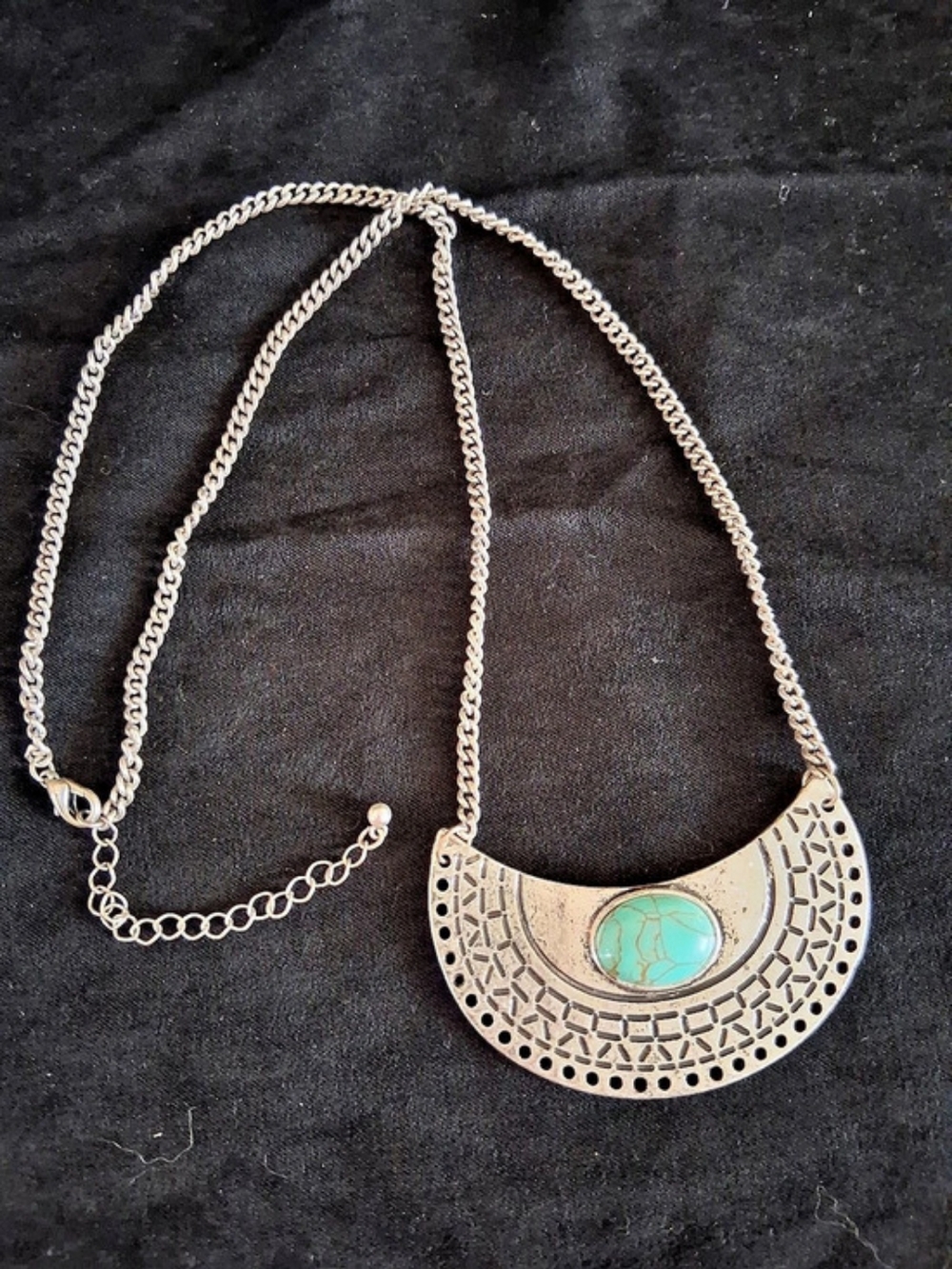 Southwestern Style Pendant Necklace in Silver & Turquoise Tones